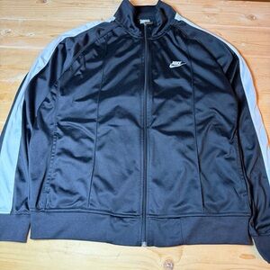 Classic Nike zip-up track jacket Y2K. Size XL